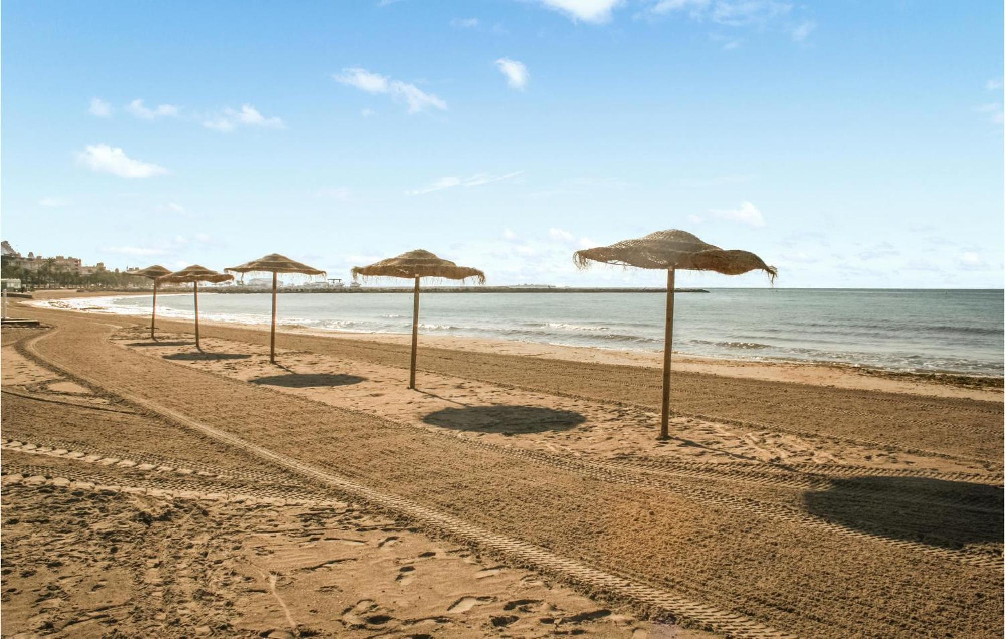 Lovely Apartment In Santa Pola With Kitchenette Exterior photo