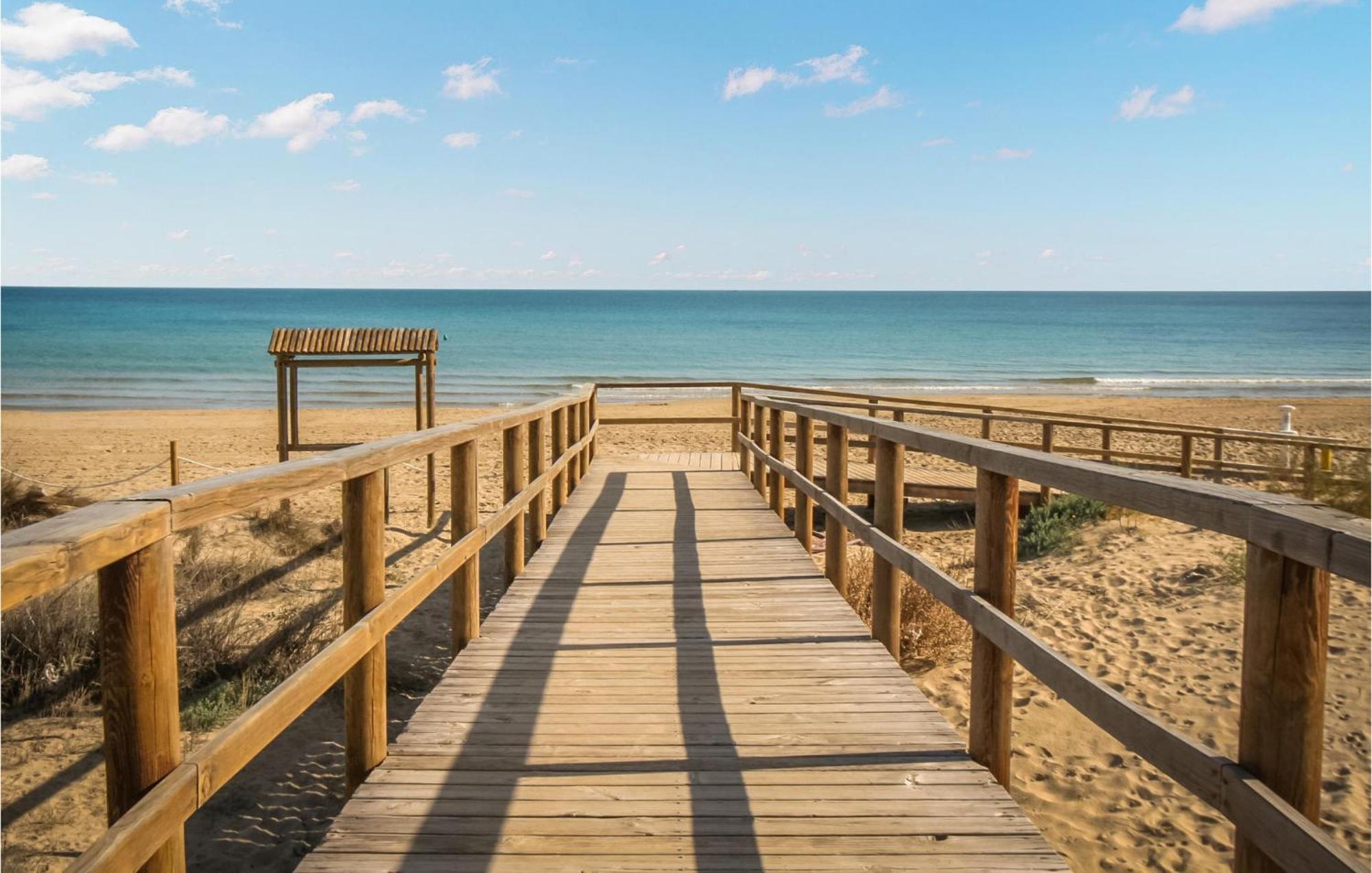 Lovely Apartment In Santa Pola With Kitchenette Exterior photo