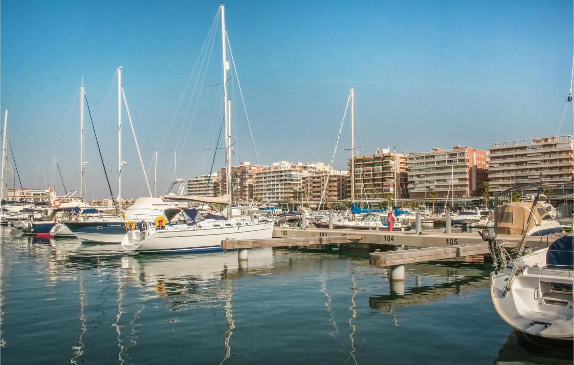 Lovely Apartment In Santa Pola With Kitchenette Exterior photo